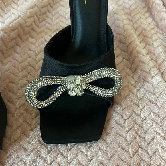 OLIVIA Jaymes Black Crystal Bow Mule - Picture 3 of 6